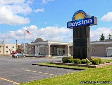 Days Inn By Wyndham Batavia Darien Lake Theme Park Exterior photo