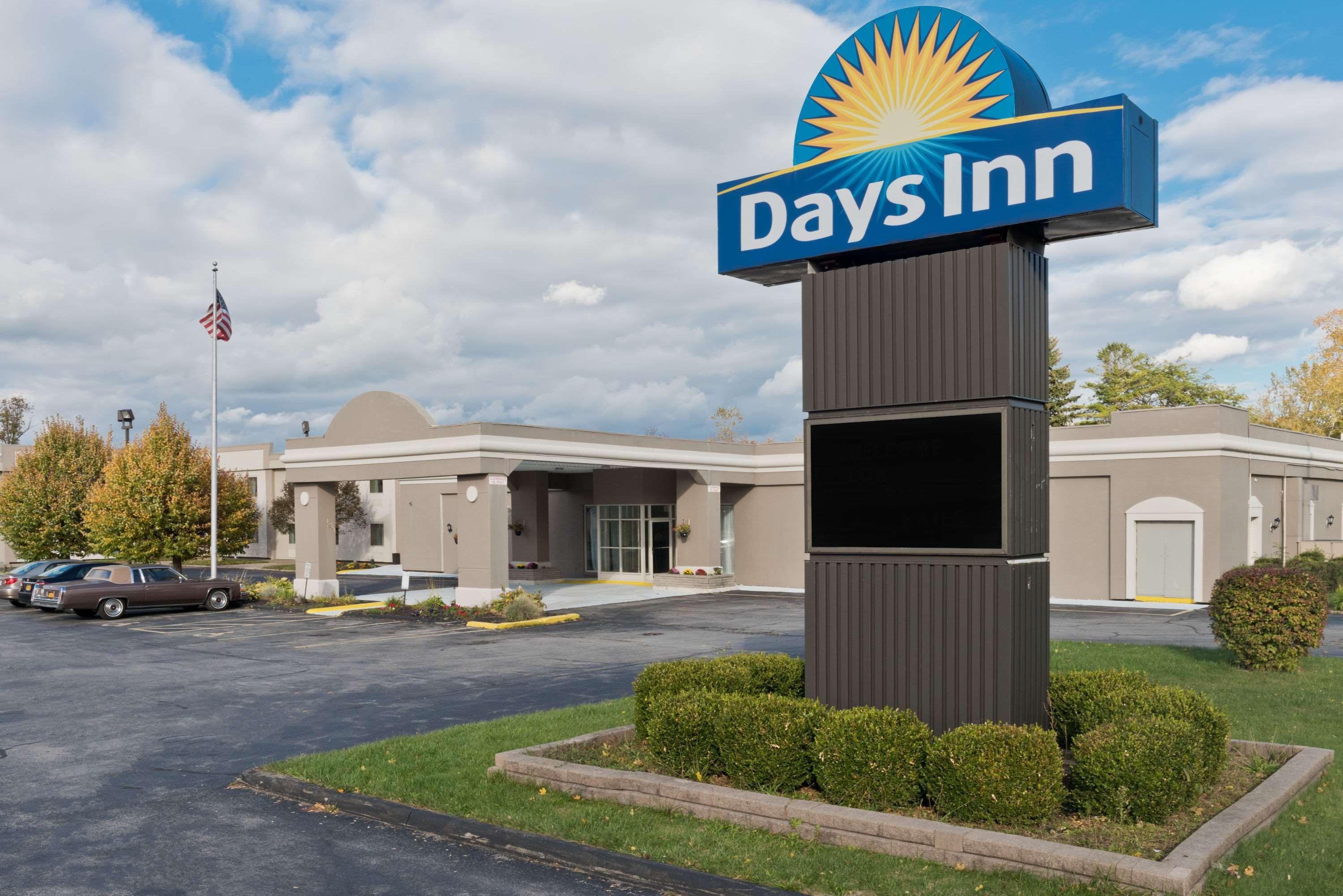 Days Inn By Wyndham Batavia Darien Lake Theme Park Exterior photo